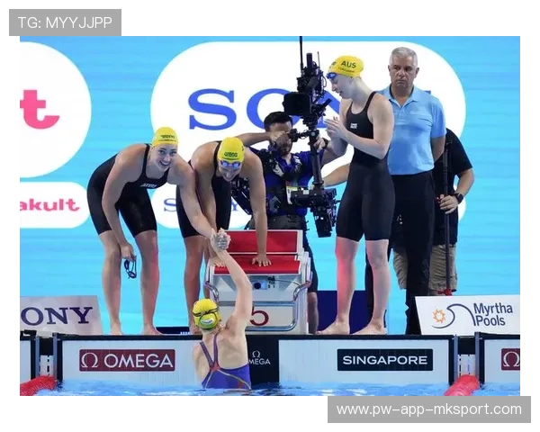 游泳队全程保持压迫式姿态